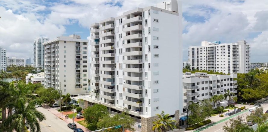 Кондоминиум с 2 спальнями в Майами-Бич, Флорида № 2004230