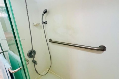 Купить кондоминиум в Майами-Бич, Флорида 2 спальни, 79.43м2, № 2004230 - фото 11