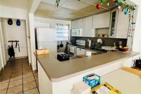 Купить кондоминиум в Майами-Бич, Флорида 2 спальни, 79.43м2, № 2004230 - фото 4