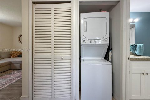 Condo in Cutler Bay, Florida, 3 bedrooms  № 1936891 - photo 10