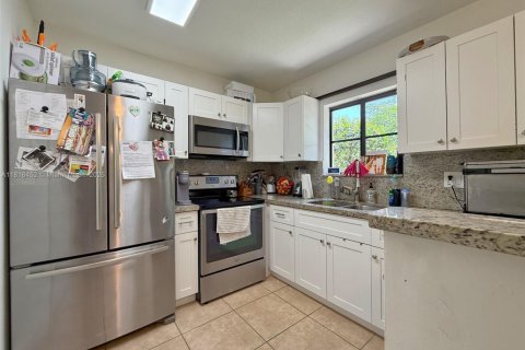 Condo in Cutler Bay, Florida, 3 bedrooms  № 1936891 - photo 11