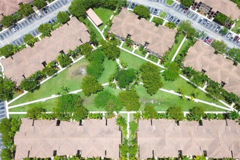 Condo in Cutler Bay, Florida, 3 bedrooms  № 1936891 - photo 2