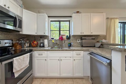 Condo in Cutler Bay, Florida, 3 bedrooms  № 1936891 - photo 12