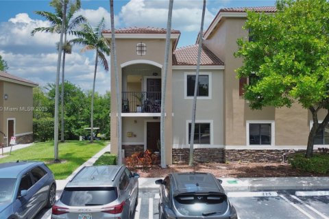 Condo in Cutler Bay, Florida, 3 bedrooms  № 1936891 - photo 1