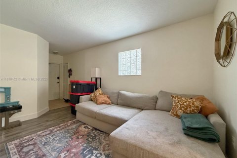 Condo in Cutler Bay, Florida, 3 bedrooms  № 1936891 - photo 14
