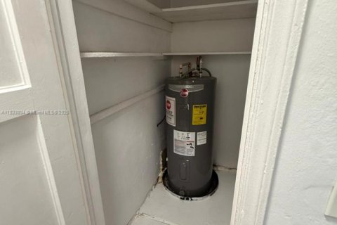 Villa ou maison à louer à Miami, Floride: 2 chambres, 74.32 m2 № 1940144 - photo 7