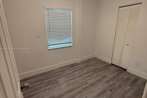 Villa ou maison à louer à Miami, Floride: 2 chambres, 74.32 m2 № 1940144 - photo 4