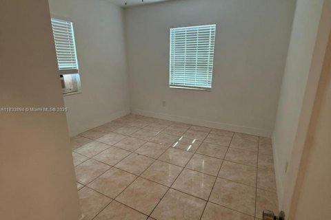 Villa ou maison à louer à Miami, Floride: 2 chambres, 74.32 m2 № 1940144 - photo 5