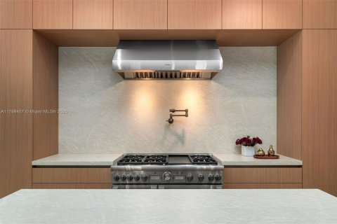 House in Miami, Florida 5 bedrooms, 366.41 sq.m. № 1676591 - photo 26