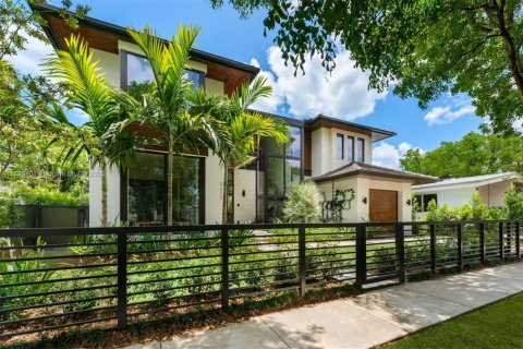 House in Miami, Florida 5 bedrooms, 366.41 sq.m. № 1676591 - photo 21