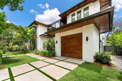 House in Miami, Florida 5 bedrooms, 366.41 sq.m. № 1676591 - photo 22