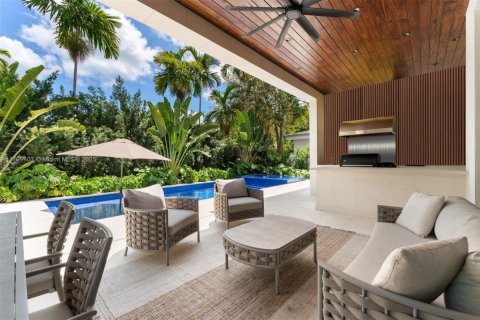House in Miami, Florida 5 bedrooms, 366.41 sq.m. № 1676591 - photo 17
