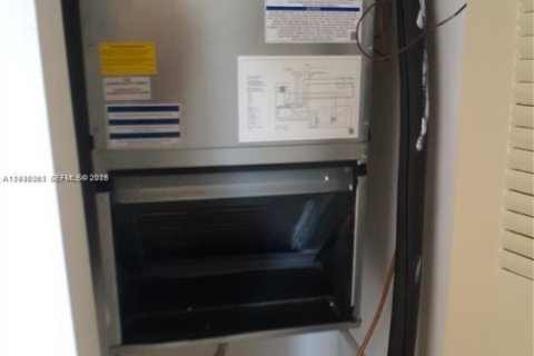 Condominio en venta en Miami Beach, Florida, 2 dormitorios, 92.9 m2 № 2034253 - foto 21