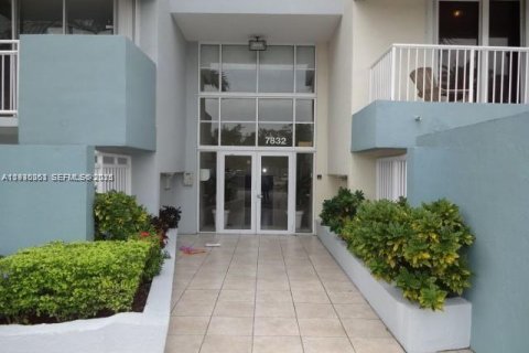 Condominio en venta en Miami Beach, Florida, 2 dormitorios, 92.9 m2 № 2034253 - foto 13