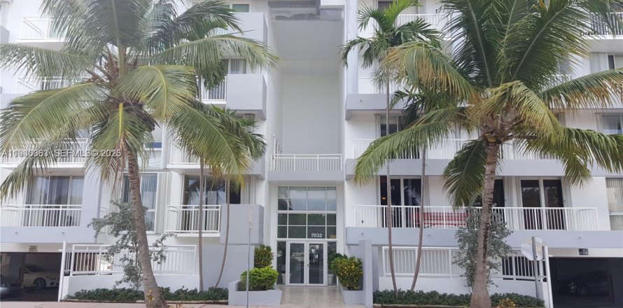 Condominio en Miami Beach, Florida, 2 dormitorios № 2034253