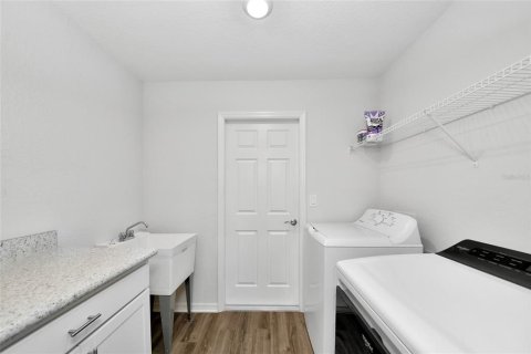 House in Parrish, Florida 3 bedrooms, 186.45 sq.m. № 2394455 - photo 23