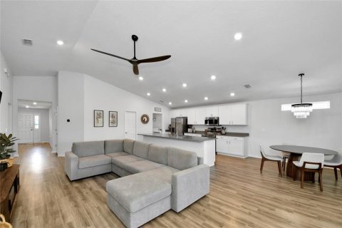 House in Parrish, Florida 3 bedrooms, 186.45 sq.m. № 2394455 - photo 9