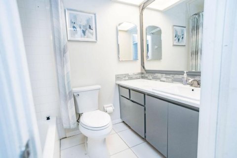 Townhouse in Stuart, Florida 2 bedrooms, 116.13 sq.m. № 2084179 - photo 20