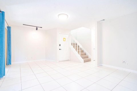 Townhouse in Stuart, Florida 2 bedrooms, 116.13 sq.m. № 2084179 - photo 5