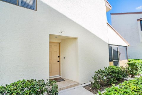 Townhouse in Stuart, Florida 2 bedrooms, 116.13 sq.m. № 2084179 - photo 2