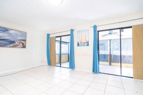 Townhouse in Stuart, Florida 2 bedrooms, 116.13 sq.m. № 2084179 - photo 4