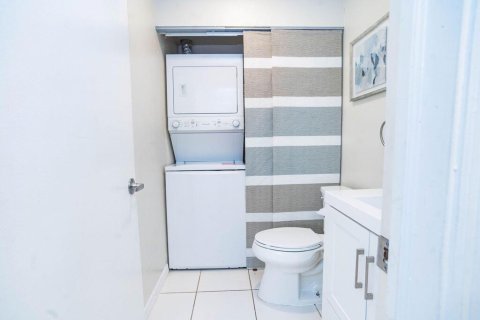 Townhouse in Stuart, Florida 2 bedrooms, 116.13 sq.m. № 2084179 - photo 8
