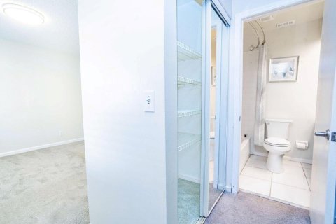 Townhouse in Stuart, Florida 2 bedrooms, 116.13 sq.m. № 2084179 - photo 19