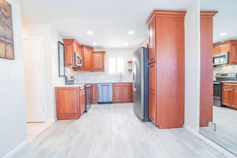 Townhouse in Stuart, Florida 2 bedrooms, 116.13 sq.m. № 2084179 - photo 9