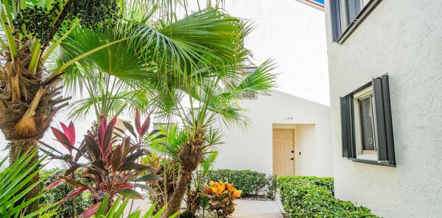 Townhouse in Stuart, Florida 2 bedrooms, 116.13 sq.m. № 2084179