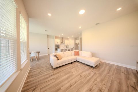 House in Winter Garden, Florida 3 bedrooms, 192.49 sq.m. № 1755391 - photo 9
