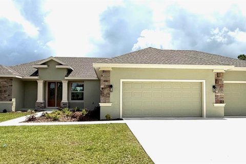 House in Sebring, Florida 4 bedrooms, 206.71 sq.m. № 1908311 - photo 1