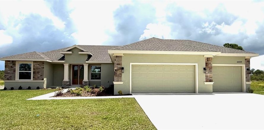 House in Sebring, Florida 4 bedrooms, 206.71 sq.m. № 1908311