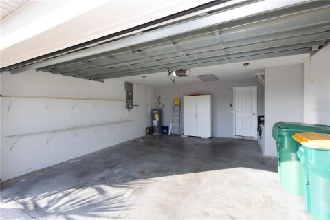 House in Punta Gorda, Florida 3 bedrooms, 113.71 sq.m. № 2202483 - photo 11