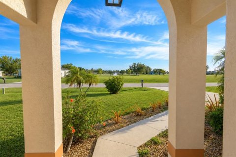House in Punta Gorda, Florida 3 bedrooms, 113.71 sq.m. № 2202483 - photo 12