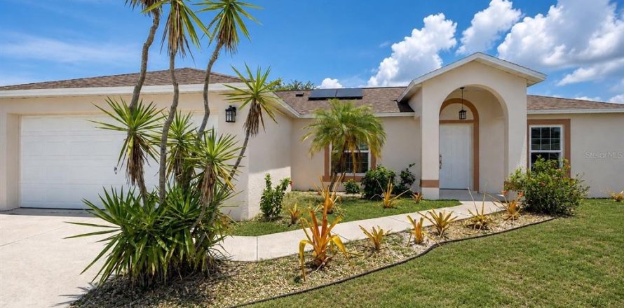 House in Punta Gorda, Florida 3 bedrooms, 113.71 sq.m. № 2202483