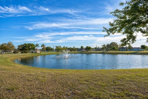 House in Punta Gorda, Florida 3 bedrooms, 113.71 sq.m. № 2202483 - photo 13