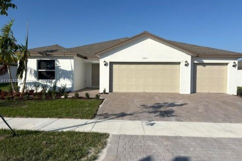 House in Homestead, Florida 4 bedrooms № 1994267 - photo 1