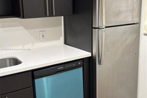 Снять в аренду кондоминиум в Майами-Бич, Флорида 1 спальня, 57.13м2, № 1957750 - фото 2