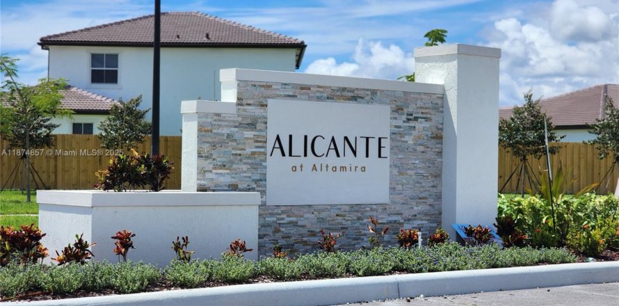 House in Homestead, Florida 4 bedrooms № 2013226