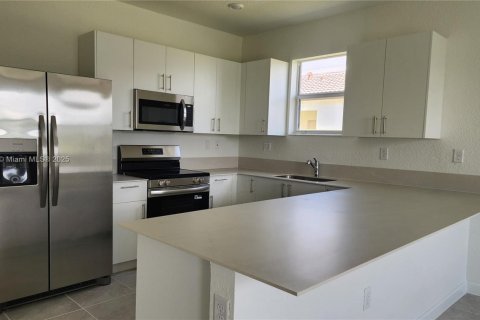 House in Homestead, Florida 4 bedrooms № 2013226 - photo 11