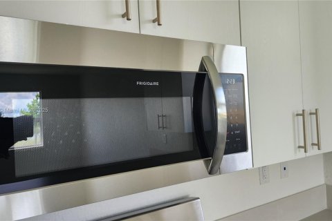 House in Homestead, Florida 4 bedrooms № 2013226 - photo 17