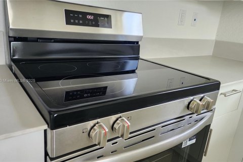 House in Homestead, Florida 4 bedrooms № 2013226 - photo 18