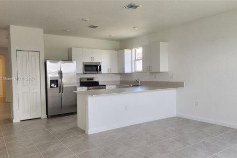 House in Homestead, Florida 4 bedrooms № 2013226 - photo 9