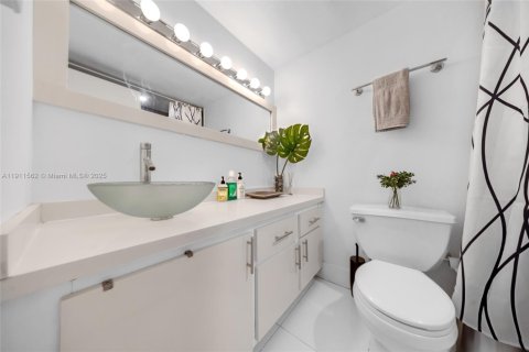 Copropriété à louer à Miami Beach, Floride: 50.45 m2 № 1967981 - photo 16