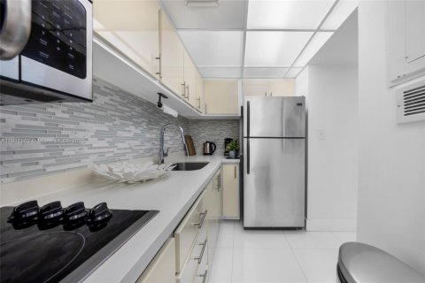 Copropriété à louer à Miami Beach, Floride: 50.45 m2 № 1967981 - photo 19