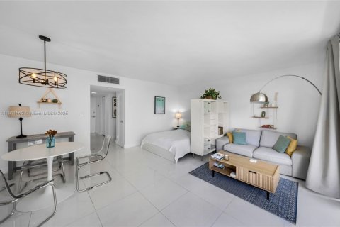 Copropriété à louer à Miami Beach, Floride: 50.45 m2 № 1967981 - photo 10