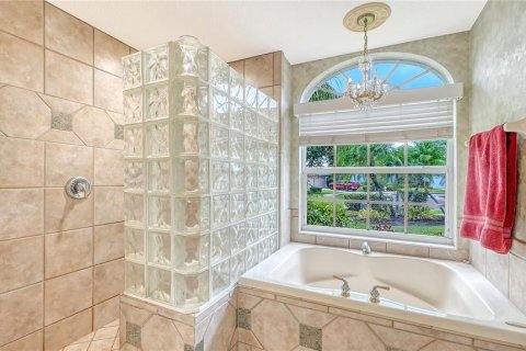 Villa ou maison à vendre à Bradenton, Floride: 4 chambres, 240.25 m2 № 2308307 - photo 24