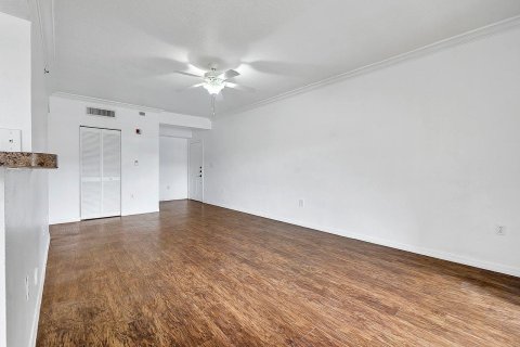 Condo in Pembroke Pines, Florida, 2 bedrooms  № 1231328 - photo 1