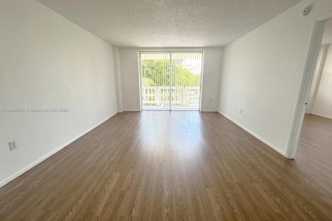 Condo in Miami, Florida, 1 bedroom  № 1850629 - photo 2