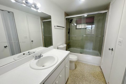 Condo in Miami, Florida, 1 bedroom  № 1850629 - photo 8
